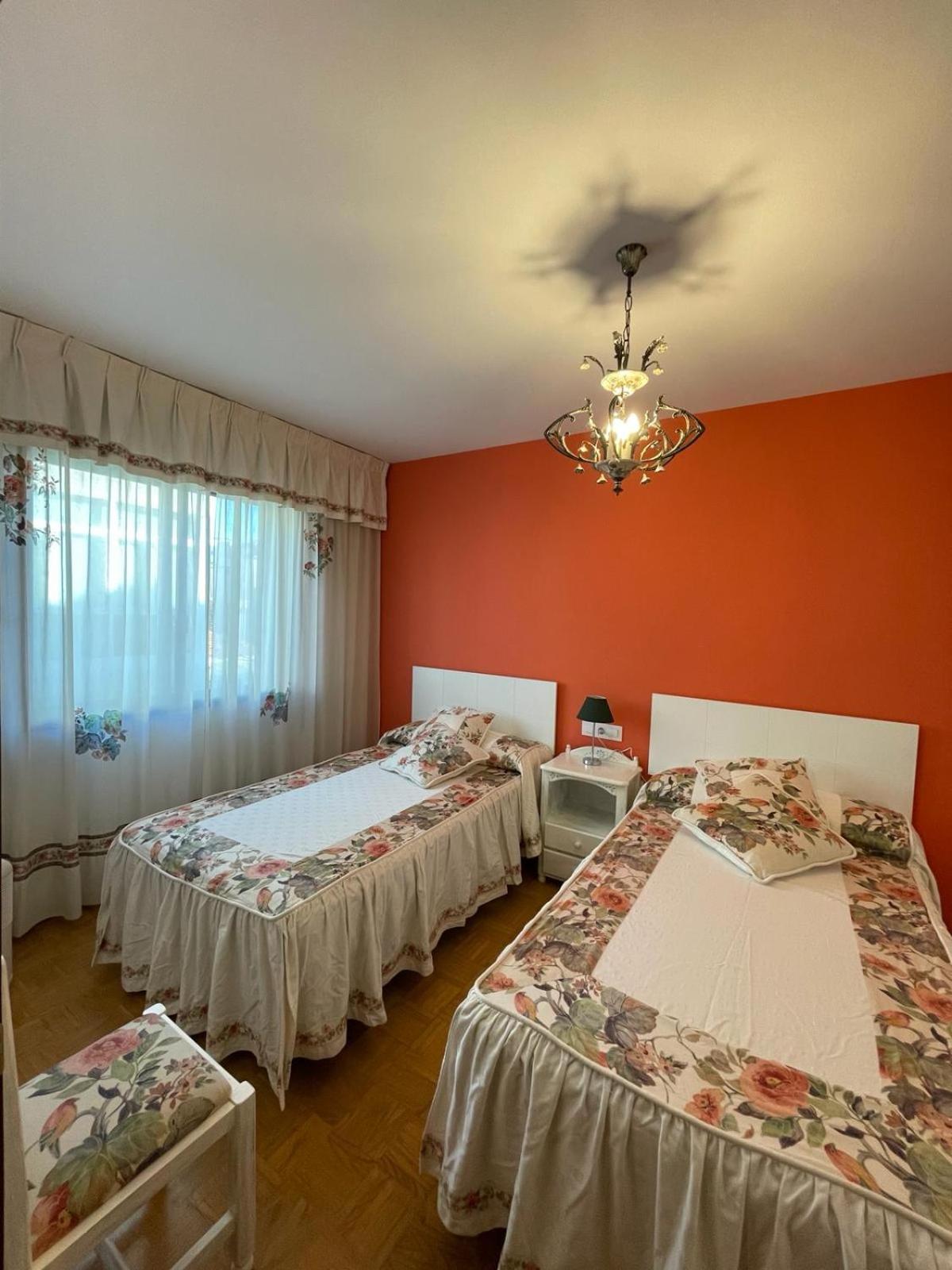 Apartamento Curros Enriquez カンバードス エクステリア 写真